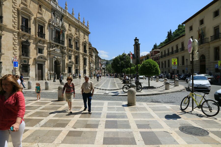 Plaza Nueva de Granada, donde arranca la calle Elvira