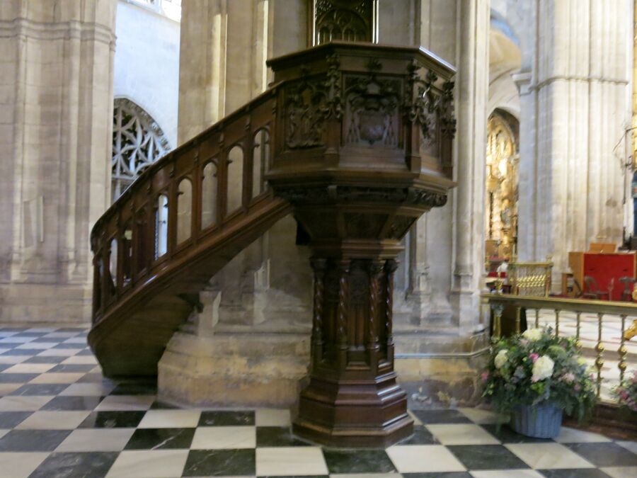 Detalle del interior de la catedral de San Salvador de Oviedo