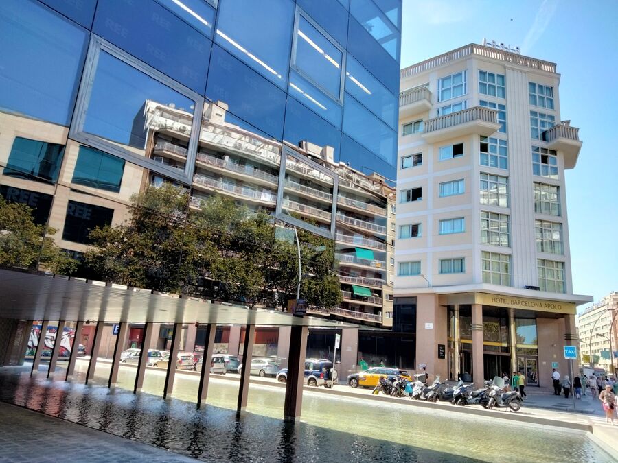 Avinguda del Paral·lel de Barcelona, junto al barrio del Poble-sec
