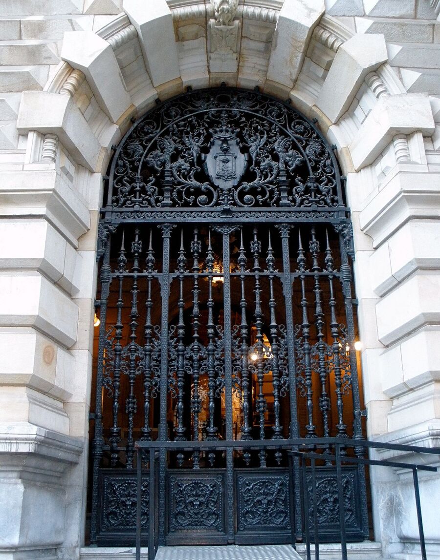 Palacio de la Diputación Foral de Vizcaya en la Gran Vía de Bilbao