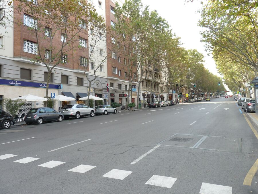 Calle de Ríos Rosas en Madrid, con los edificios de viviendas característicos del barrio de Chamberí