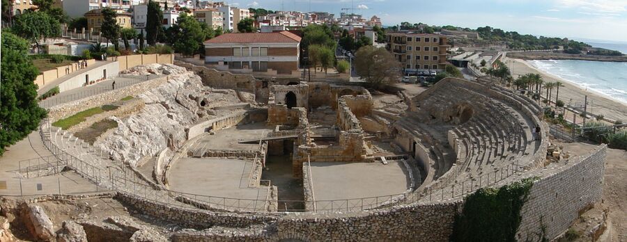 Anfiteatro romano de Tarragona junto al mar