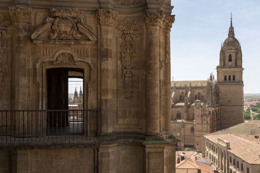 Fachada e iglesia de la Clerecía de Salamanca