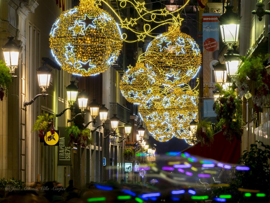 Calle Trapería de Murcia iluminada en Navidad